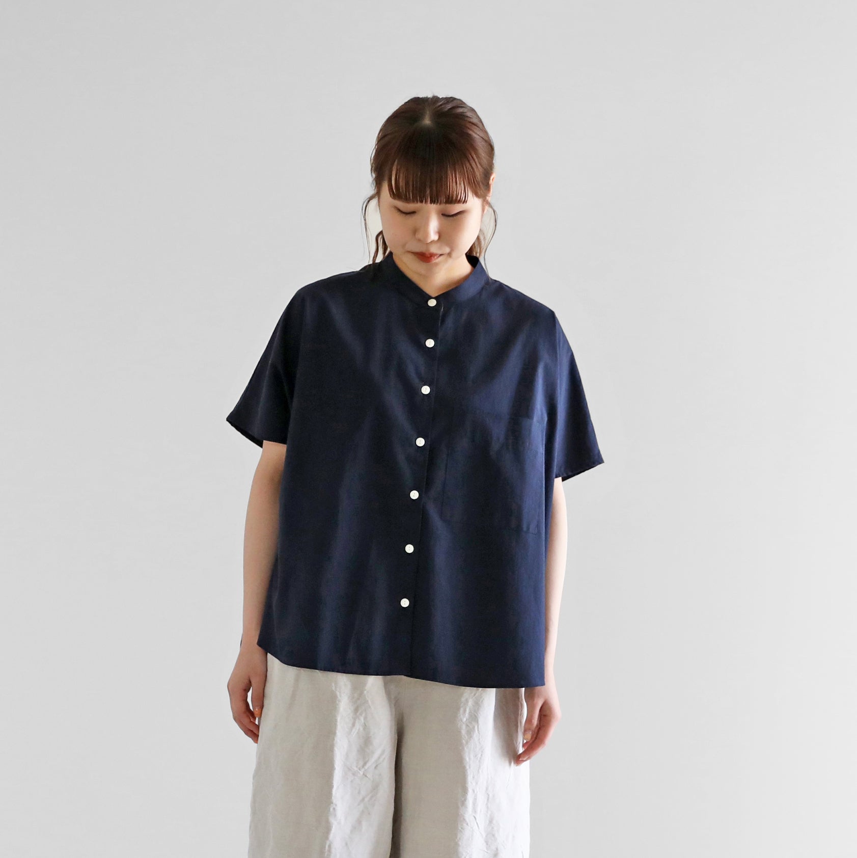 オーガニックコットンバンドカラー半袖ワイドブラウス 【レディス 】U110