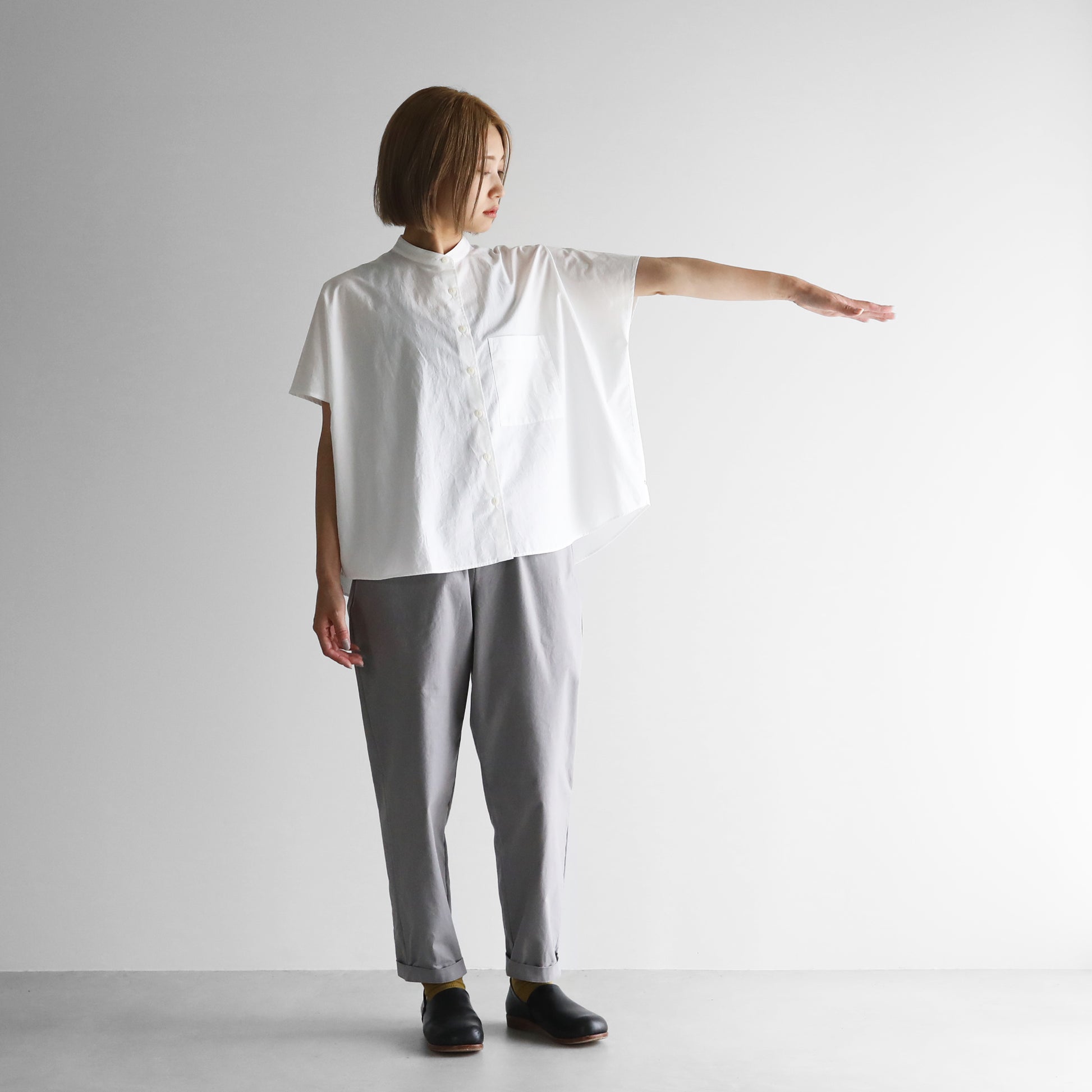 オーガニックコットンバンドカラー半袖ワイドブラウス 【レディス 】U110