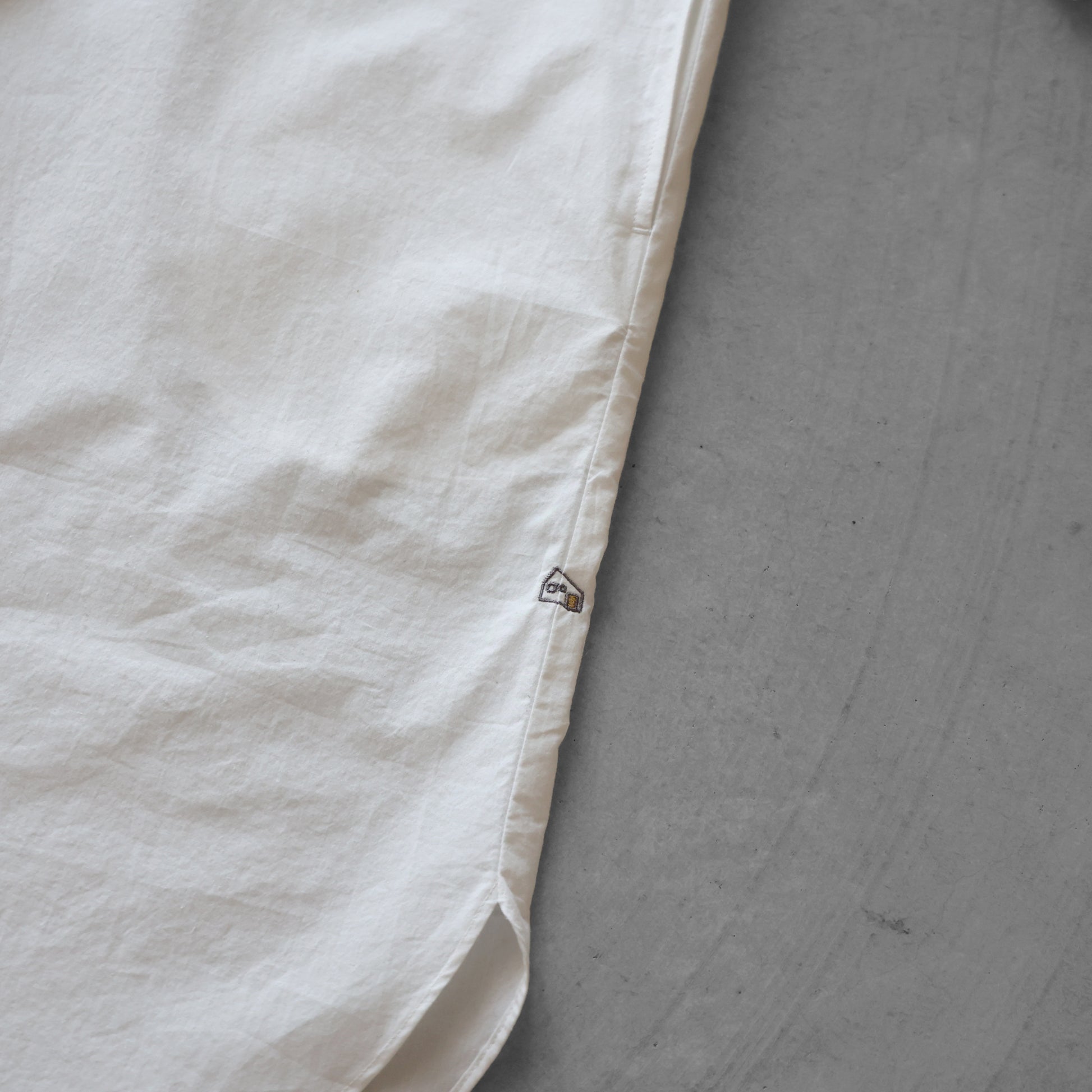 オーガニックコットン刺繍ロングシャツ【ユニセックス】004EM