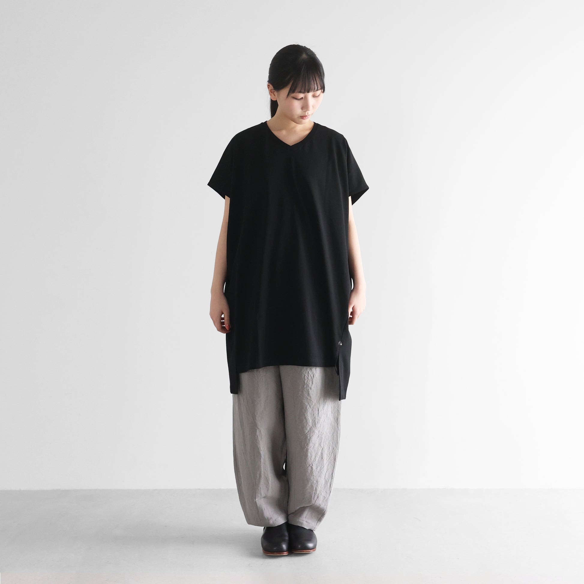 ［HUIS in house］綿麻天竺半袖Vネックワンピース【レディス】CS303