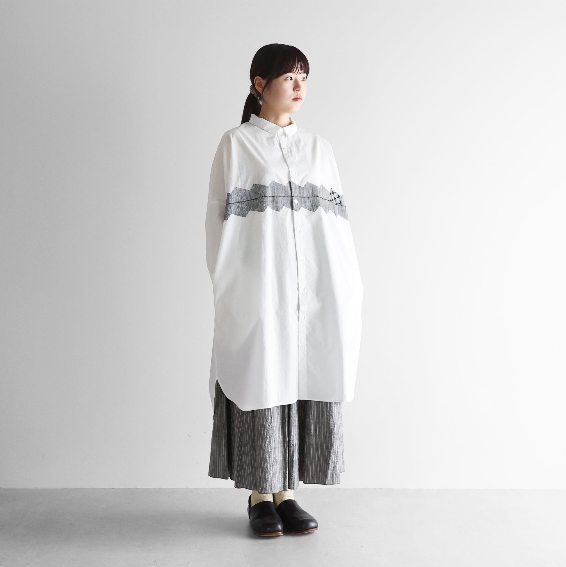 オーガニックコットン刺繍ロングシャツ【ユニセックス】004EM