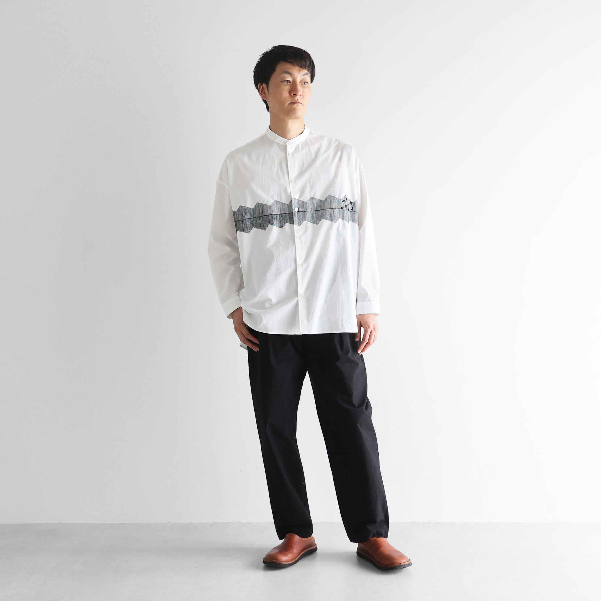オーガニックコットン刺繍バンドカラーオーバーシャツ【ユニセックス】015EM