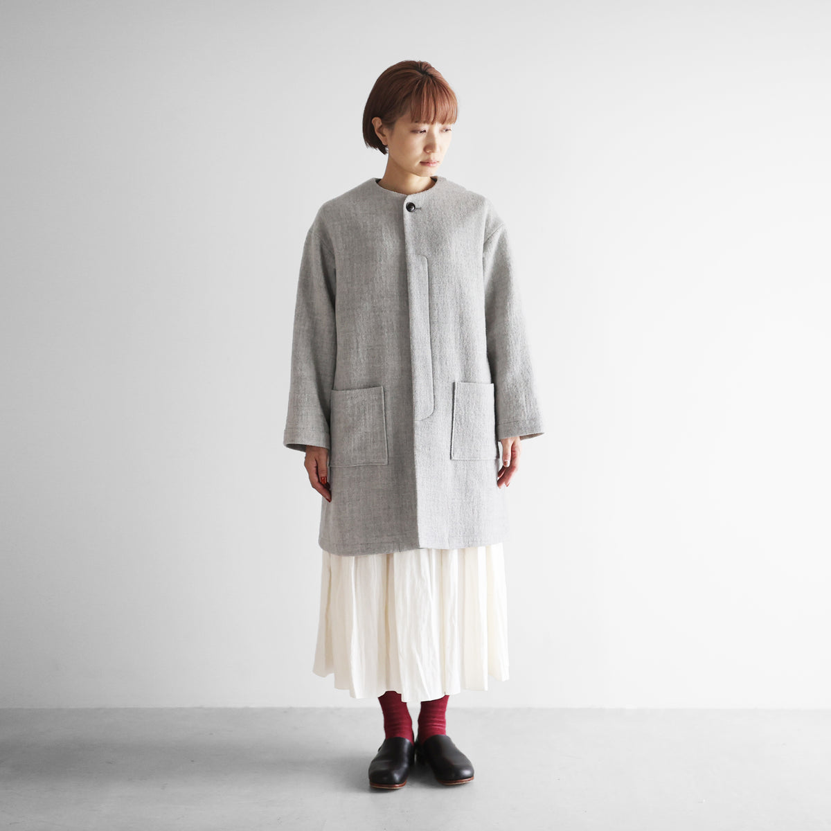 “HUIS×尾州”縮絨リファインウールノーカラーミドルコート【ユニセックス】324
