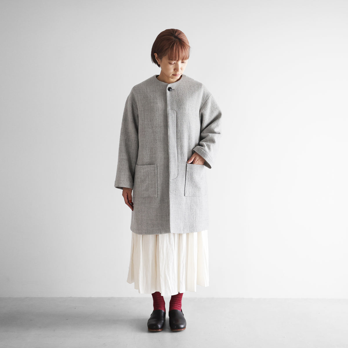 “HUIS×尾州”縮絨リファインウールノーカラーミドルコート【ユニセックス】324