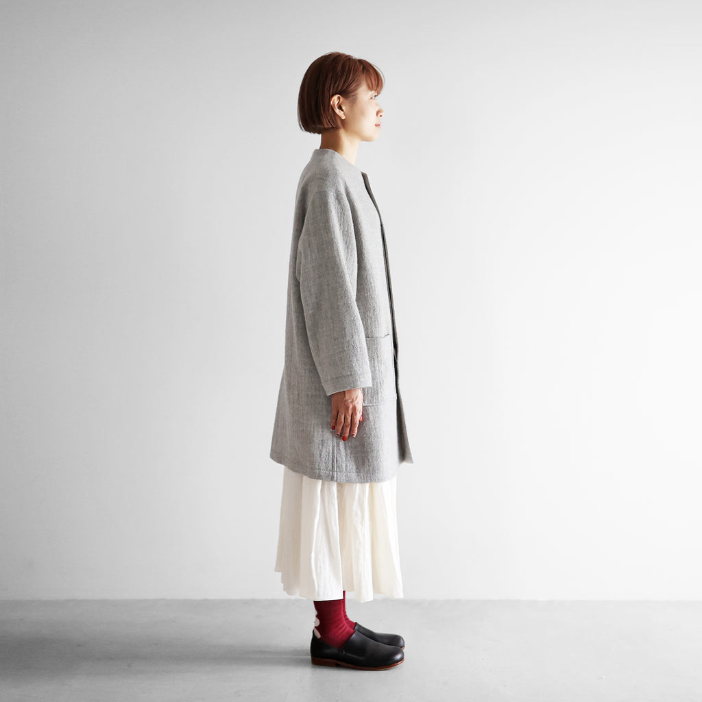 “HUIS×尾州”縮絨リファインウールノーカラーミドルコート【ユニセックス】324